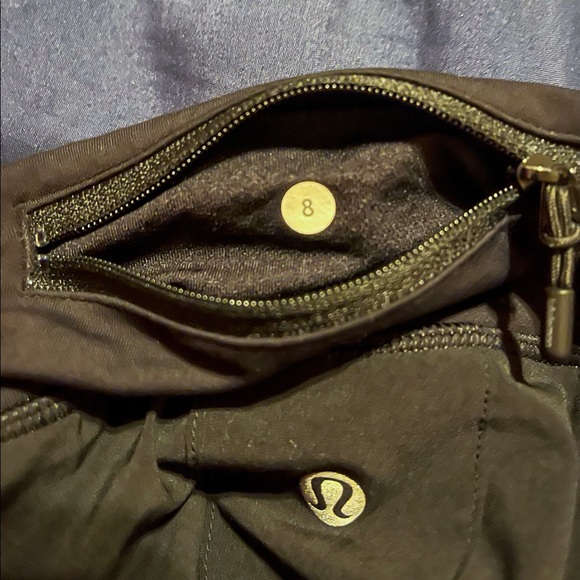 size 8 black lululemon skirt - Picture 4 of 4